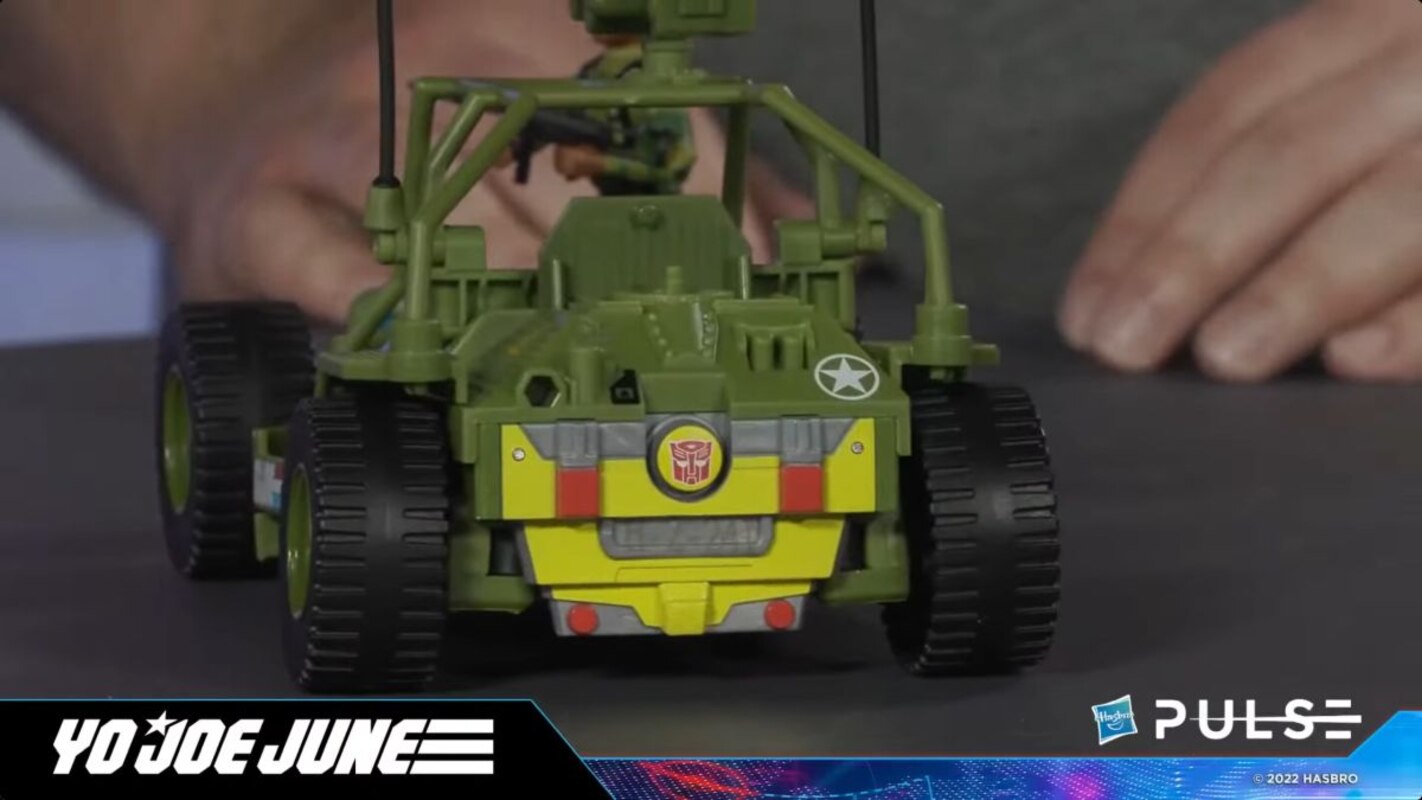 Transformers X G.I. Joe Bumblebee A.W.E. Striker & Lonzo 